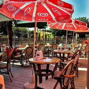 4* Semesterpark Happy Camping Village